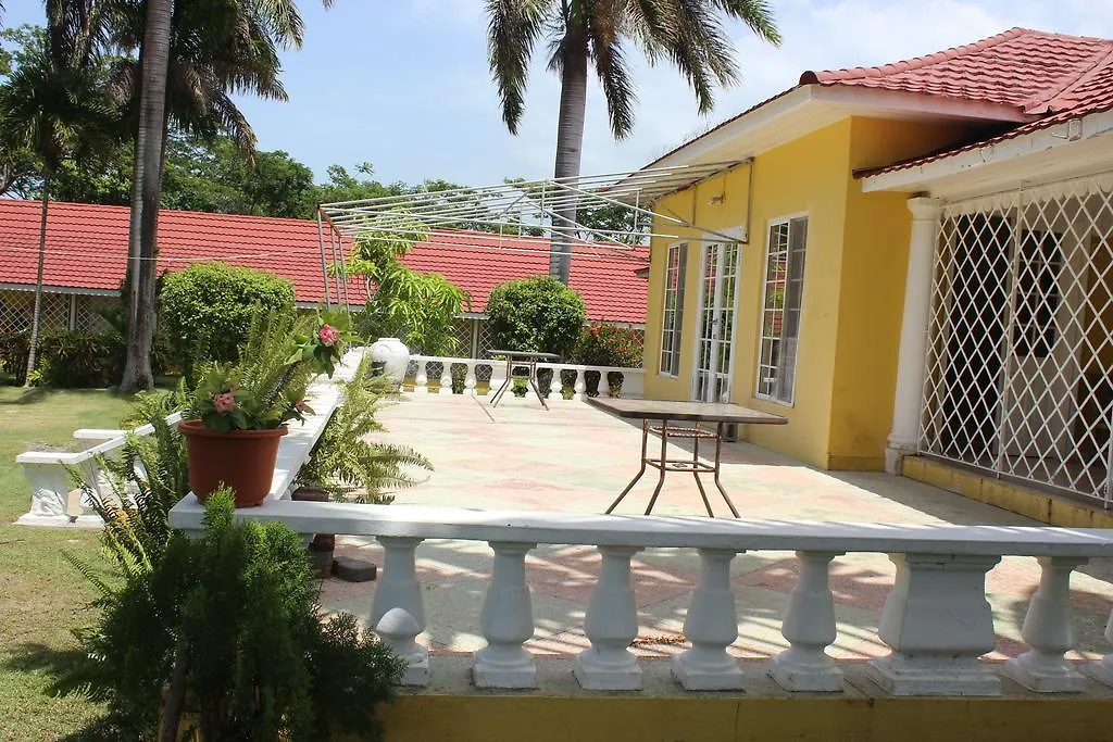 Villa Loyola Ocho Rios Gæstehus