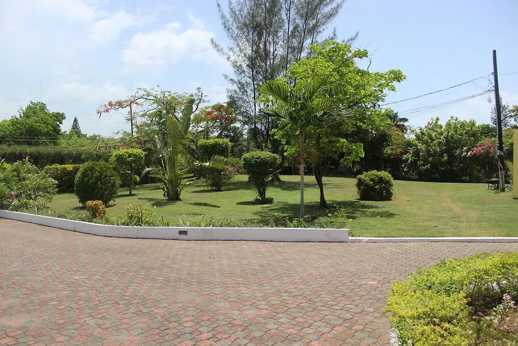 Villa Loyola Ocho Rios 3*,